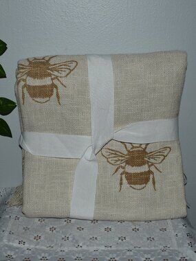 Cozy Cottage Farmhouse Beige Bumblebee Bee Fringe Edge Throw Blanket
